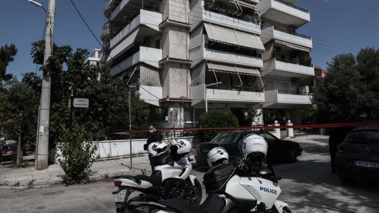 Άλιμος: Συνελήφθη 35χρονος για τους πυροβολισμούς σε πολυκατοικία - Είπε ότι φοβήθηκε απόπειρα δολοφονίας του