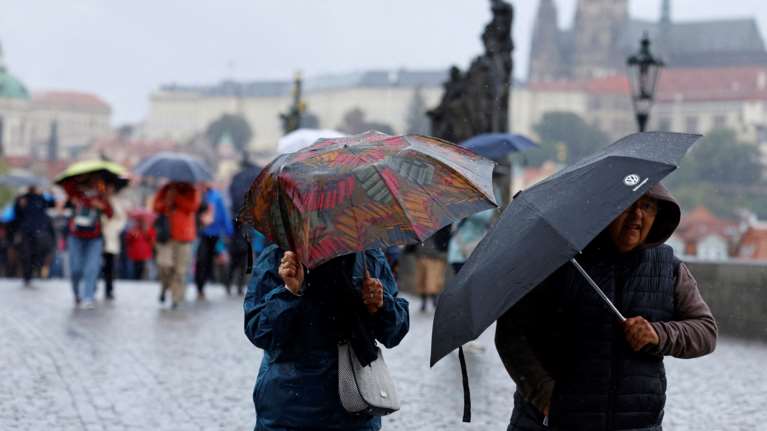 Σφοδρή κακοκαιρία στην Τσεχία: Οχυρώνεται η Πράγα για &quot;πλημμύρες που καταγράφονται μία φορά σε 100 χρόνια&quot; [εικόνες]