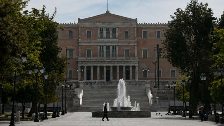 Lockdown: "Θα κρατήσει 4-5 εβδομάδες - Στόχος είναι τα 500 κρούσματα" σύμφωνα με τον Δερμιτζάκη [Βίντεο]