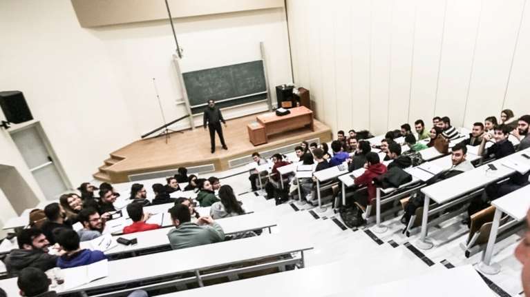 Κλείνει τμήμα του Δημοκρίτειου Πανεπιστημίου: Συνεχείς επιθέσεις σε φοιτητές από αγέλη σκύλων