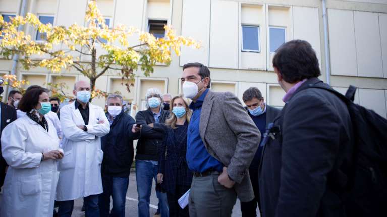 Επίθεση Τσίπρα κατά Μητσοτάκη: Όταν λες ότι έχεις πόλεμο στη Δημόσια Υγεία, ενισχύεις το στράτευμα - Δεν αδιαφορείς γι&#39; αυτό