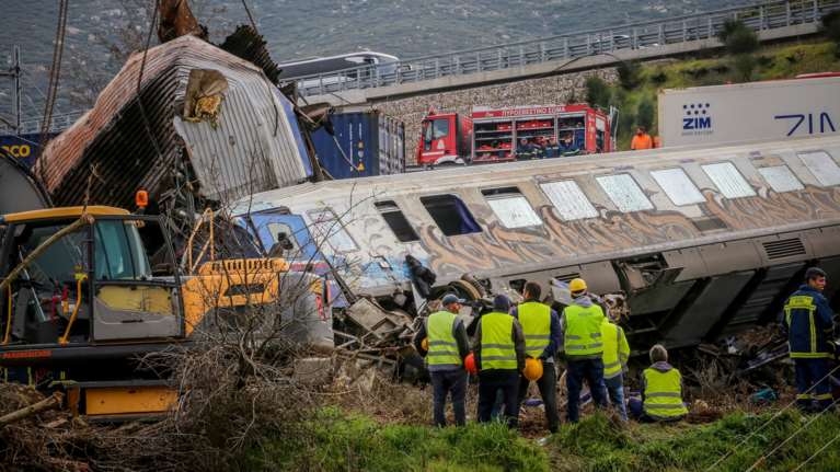 Η "μυστική" σύσκεψη πριν από το μπάζωμα στα Τέμπη άναψε φωτιές - Το ρεπορτάζ του Mega και η απάντηση της κυβέρνησης