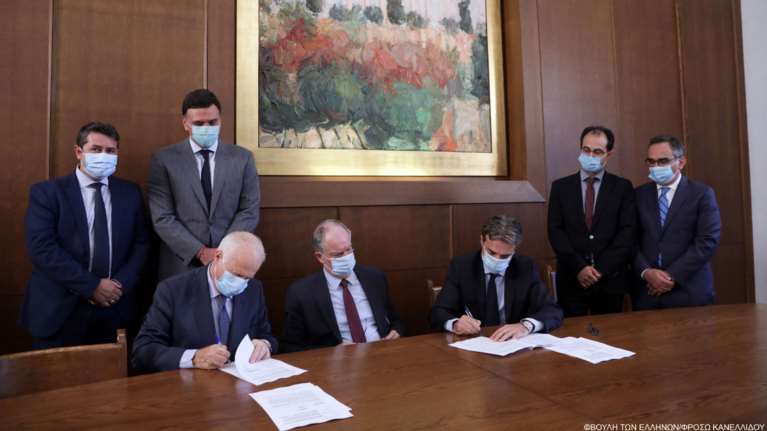 Βουλή: Κοινωνική προσφορά - Δωρεά 50 ΜΕΘ στο νοσοκομείο &quot;Σωτηρία&quot;