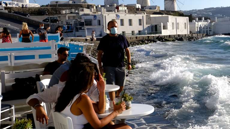 Τεράστια έλλειψη εργαζομένων στον τουρισμό: Κενές 50.000 θέσεις εργασίας - Ποιες ειδικότητες ζητούνται