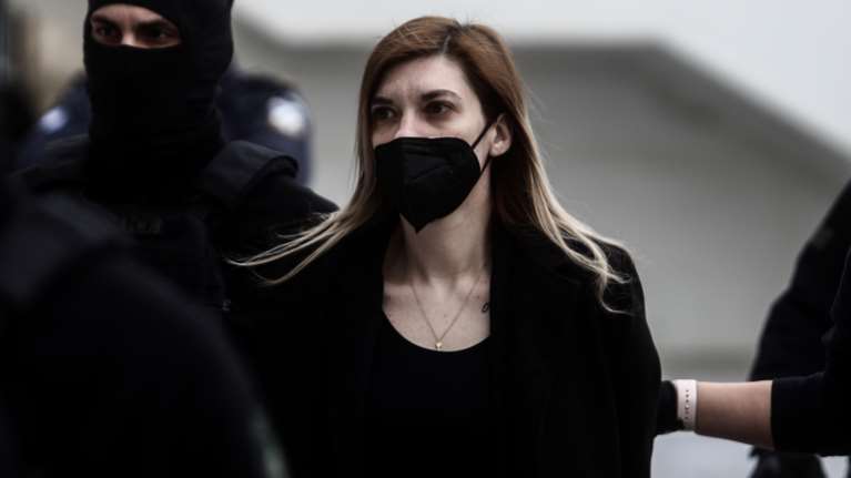 Το μήνυμα της Αγγελικής Νικολούλη στη Ρούλα Πισπιρίγκου: &quot;Ξέρει πού μπορεί να με βρει&quot; [βίντεο]