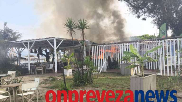 Πρέβεζα: Κάηκε ολοσχερώς beach bar στο Μονολίθι [βίντεο]