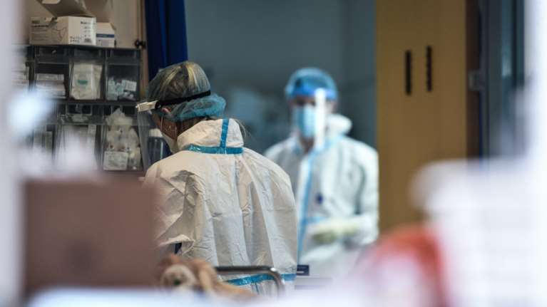 ΠΟΕΔΗΝ: Μην μας συκοφαντείτε, στο 80% η συμμετοχή των υγειονομικών στον εμβολιασμό