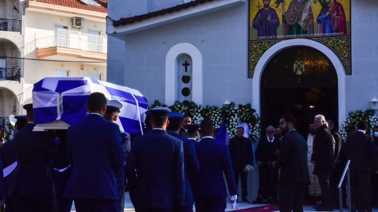 Συντετριμμένη η αρραβωνιαστικά του υποσμηναγού: Ήταν το στήριγμά μου, με φιλούσε ακόμη κι αν έφευγε στις 6 το πρωί