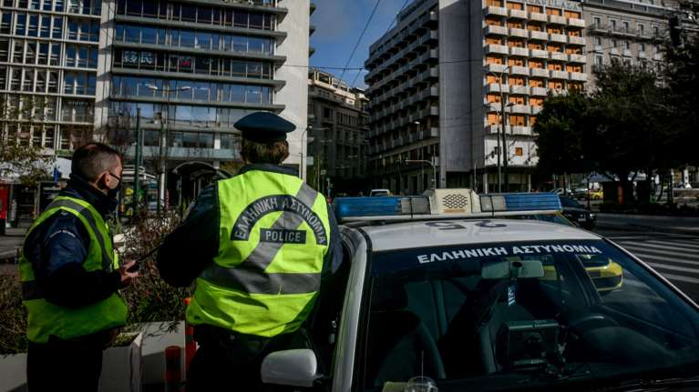 Πειραιάς: Επίθεση σε 78χρονη από ομάδα επτά ατόμων για να τη ληστέψουν