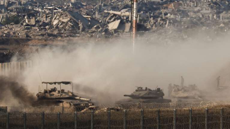 Ο ισραηλινός στρατός κηρύσσει τη Γάζα &quot;ζώνη μάχης&quot; - Τέλος στην &quot;τοπική τακτική παύση&quot; για παράδοση βοήθειας