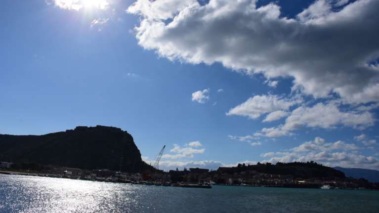 Το προφίλ όσων αγοράζουν εξοχικά στην Ελλάδα: Από ποιες χώρες προέρχονται και ποιες περιοχές προτιμούν