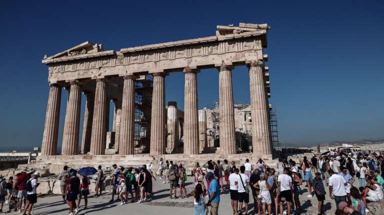 Kλειστή η Ακρόπολη σήμερα από 12:00 μέχρι 17:00 λόγω των υψηλών θερμοκρασιών