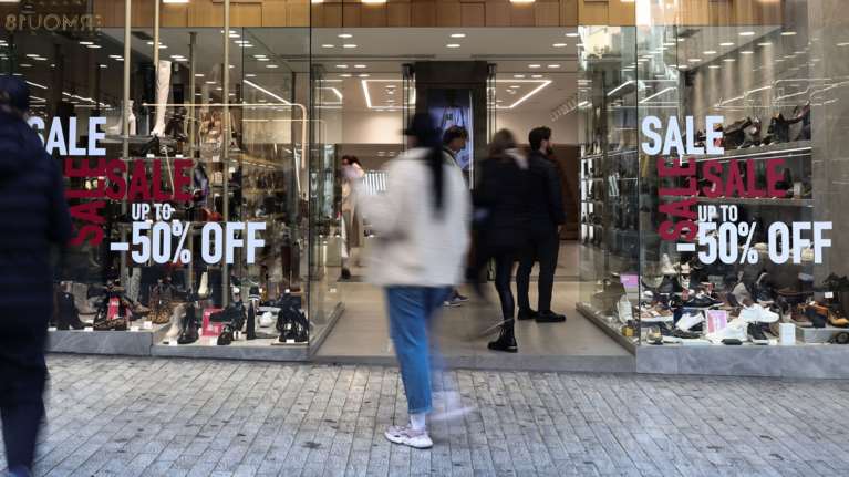 Ο ΣΕΛΠΕ αντιδρά στην επιβολή προστίμων για παραπλανητικές εκπτώσεις: &quot;Αμφιλεγόμενη τακτική ο διασυρμός&quot;