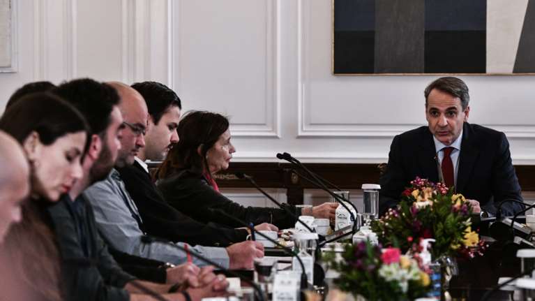 Συνάντηση Μητσοτάκη με καλλιτέχνες στο Μαξίμου - Οι δεσμεύσεις του πρωθυπουργού [εικόνες]