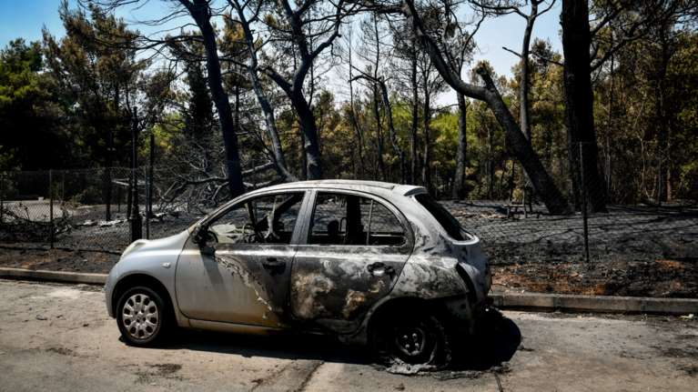 Φωτιές: "Χρυσή" ευκαιρία για τα κυκλώματα - Αγοράζουν καμένα ΙΧ για να "νομιμοποιήσουν" τα κλεμμένα