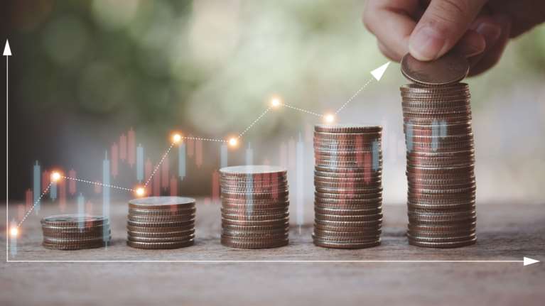 Το δίλημμα που αντιμετωπίζουν ΕΚΤ και Fed με τα επιτόκια - Προσεκτικές κινήσεις συνιστά το ΔΝΤ