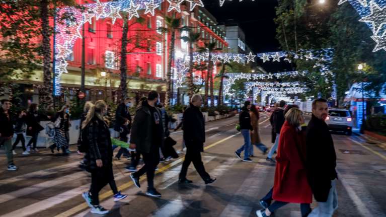 Κορονοϊός: 1.786 κρούσματα στην Αττική, 901 στη Θεσσαλονίκη - Στο "κόκκινο" Κρήτη και Λάρισα