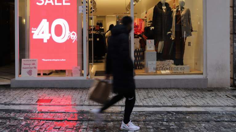 Κυριακή με ανοιχτά μαγαζιά: Αναλυτικά το ωράριο - Τι ισχύει για τα σούπερ μάρκετ