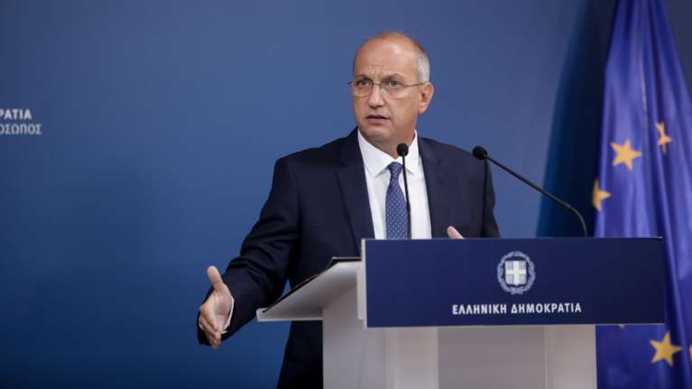 Οικονόμου: Αδιανόητη η αμφισβήτιση της νομιμότητας της κυβέρνησης από τον Αλέξη Τσίπρα