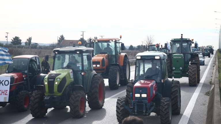 Λάρισα: Ξαναβγάζουν τα τρακτέρ στους δρόμους οι αγρότες – Νέα μπλόκα