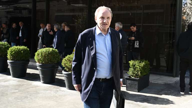 Τέλος από τον ΣΥΡΙΖΑ ο Τζουμάκας με &quot;βόμβες&quot; κατά Κασσελάκη: &quot;Από το κόμμα του Τραμπ στη CIA και το Πεντάγωνο...&quot;