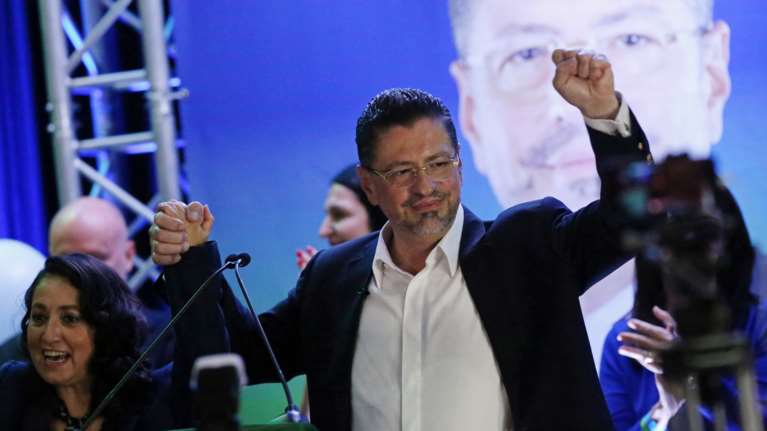 Νέος πρόεδρος της Κόστα Ρίκα ο &quot;αντισυστηματικός&quot; συντηρητικός Ροδρίγο Τσάβες - Πρώην στέλεχος της Παγκόσμιας Τράπεζας