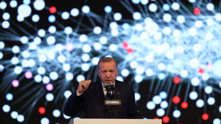 Ερντογάν: Έκανε μέχρι και επίκληση στον... Ιησού για να υποστηρίξει τα έργα του