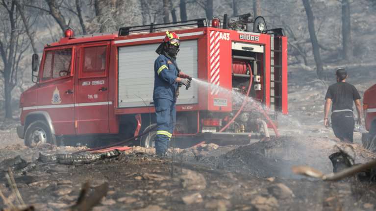 Συναγερμός για φωτιά στον Άγιο Στέφανο: Ένας τραυματίας