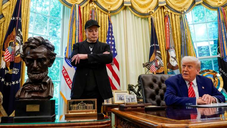 Ο Τραμπ εξυμνεί τη "φανταστική δουλειά" του Μασκ - "Θα μείνω φίλος και σύμβουλος" είπε ο δισεκατομμυριούχος