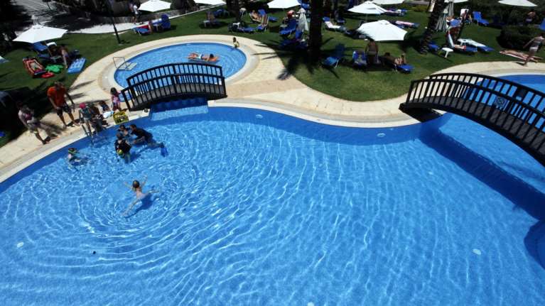 Αγωνία στην Πρέβεζα: Με μηχανική υποστήριξη στη ΜΕΘ το εξάχρονο αγοράκι που παραλίγο να πνιγεί στην πισίνα