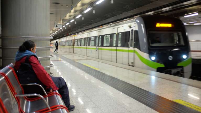 Παραμονή Πρωτοχρονιάς: Αυτό είναι το ωράριο λειτουργίας σε μετρό, τραμ και ηλεκτρικό