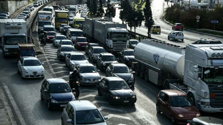 "Κόλαση" οι δρόμοι της Αθήνας: Mποτιλιάρισμα σε Κηφισό και Αττική Οδό - Δείτε Live την κίνηση