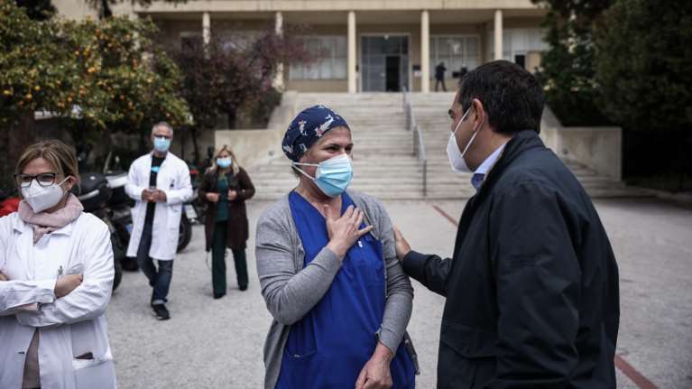 Τσίπρας από το Σισμανόγλειο: Δραματική η κατάσταση στα νοσοκομεία, δεν έχει νόημα να μιλάμε τώρα για λάθη και παραλείψεις