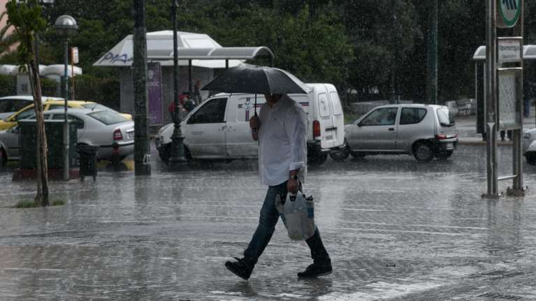 Πού θα &quot;χτυπήσει&quot; την Τετάρτη  η κακοκαιρία - Σε μικρή άνοδο η θερμοκρασία