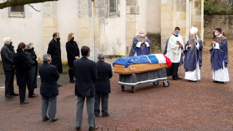 Σε στενό οικογενειακό κύκλο το τελευταίο &quot;αντίο&quot; στον Βαλερί Ζισκάρ ντ&#39; Εστέν