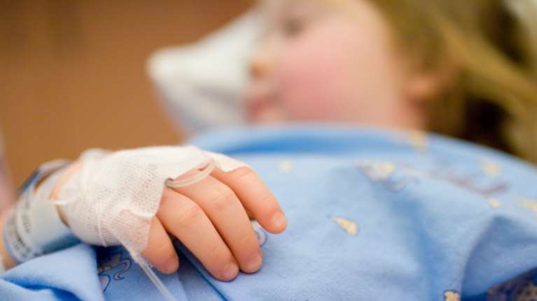 Σαρώνει στα παιδιά η "υπεργρίπη": Τα μισά περιστατικά στο Παίδων με το υποστέλεχος Κ του H3N2