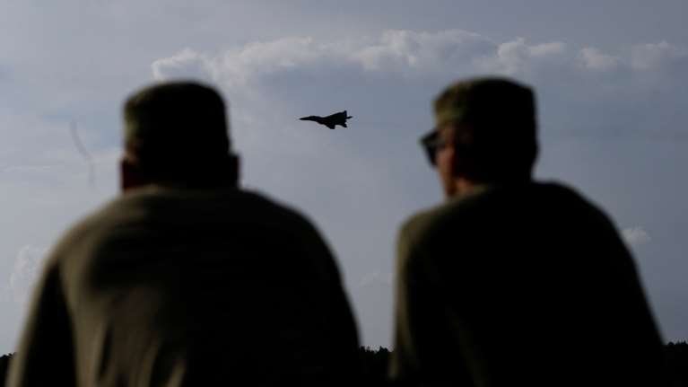 Der Spiegel: Η Μόσχα προσπαθεί να στρατολογήσει Γερμανούς που επισκέπτονται την Ρωσία