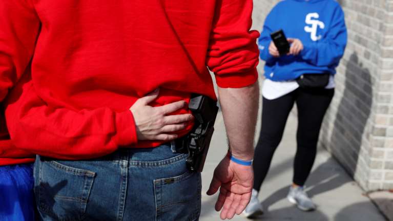 ΗΠΑ: Απόφαση σοκ από το Ανώτατο Δικαστήριο - Στη Νέα Υόρκη μπορούν να κυκλοφορούν με κρυμμένα όπλα πάνω τους