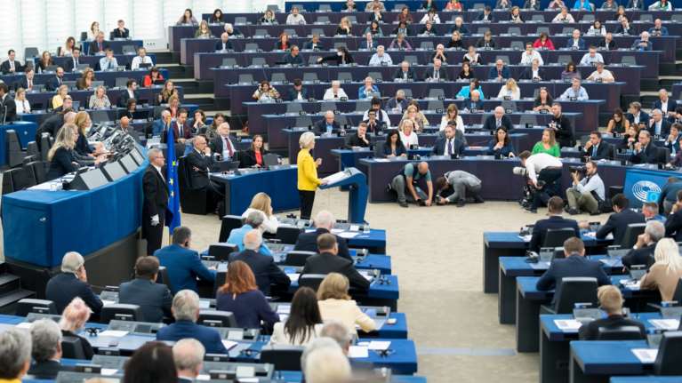 Φρένο της Κομισιόν στις τιμές του φυσικού αερίου - Προτείνει πλαφόν στα 275 ευρώ ανά μεγαβατώρα