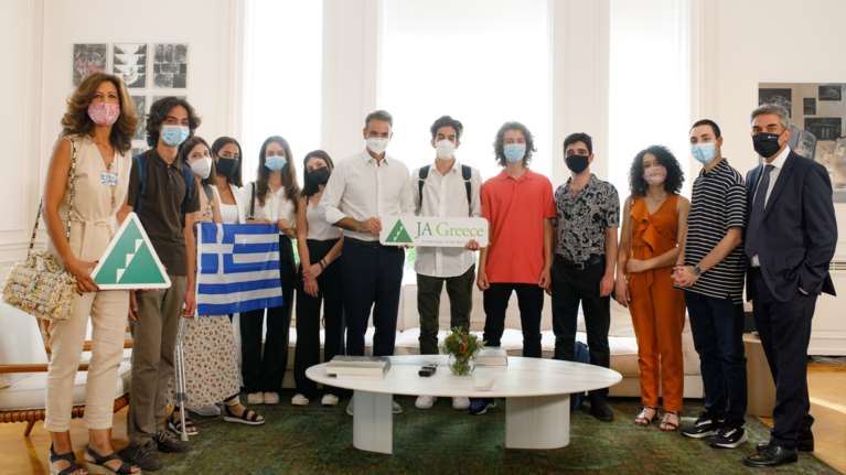 H ομάδα του JA Greece ταξιδεύει και ενημερώνει τους εκπαιδευτικούς για τα προγράμματα μαθητικής επιχειρηματικότητας