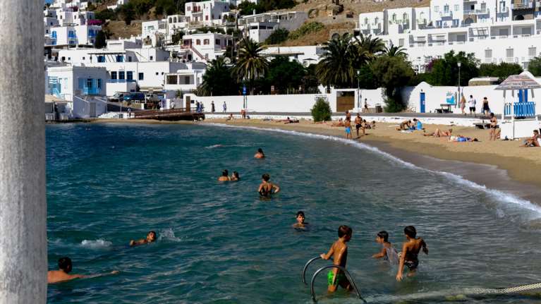 Bloomberg: Εκρηκτική ανάπτυξη του ελληνικού τουρισμού - Οι big spenders ταξιδιώτες και η επιμήκυνση της σεζόν