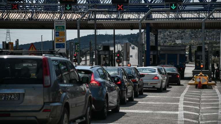 Επιστρέφουν οι αδειούχοι του Αυγούστου στην Αθήνα - Live η κίνηση