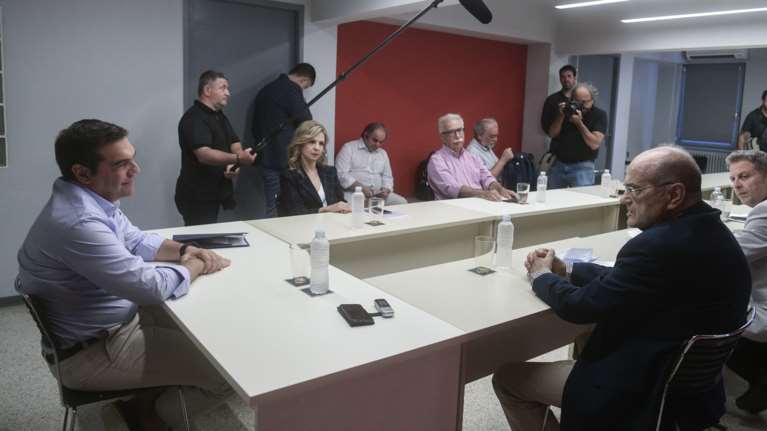 Τσίπρας με προεδρείο ΟΙΕΛΕ: &quot;Καθ’ υπόδειξη των σχολαρχών σε βάρος των εκπαιδευτικών&quot; το νομοσχέδιο του υπουργείου Παιδείας