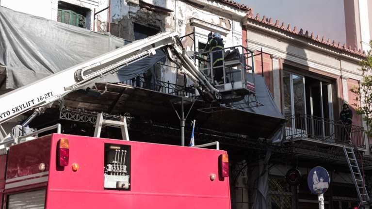 Συναγερμός στην αστυνομία: Ανδρας σε αμόκ έχει ταμπουρωθεί σε διαμέρισμα στην Αλεξάνδρεια Ημαθίας