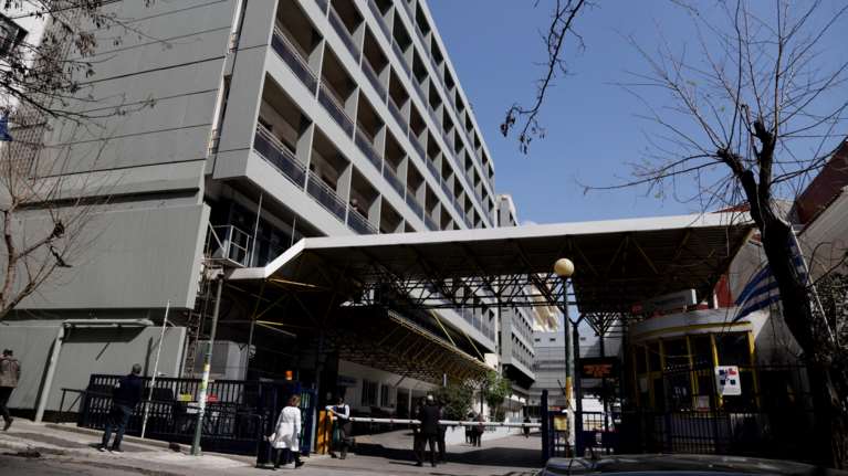 Αμετανόητος ο 26χρονος με κορονοϊό που το έσκασε από τον Ευαγγελισμό: &quot;Το έκαναν βούκινο για να μας κλείσουν σε καραντίνα&quot;