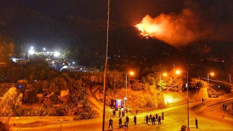 Υπό πλήρη έλεγχο τέθηκε η φωτιά στο ΚΥΤ της Σάμου