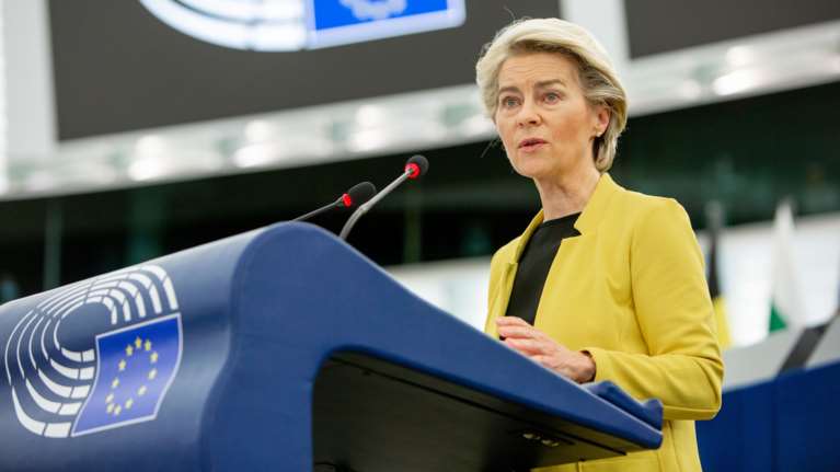 Ένατο πακέτο κυρώσεων σε βάρος της Ρωσίας ανακοίνωσε η Φον Ντερ Λάιεν - Ποιοι μπαίνουν στη &quot;μαύρη λίστα&quot;