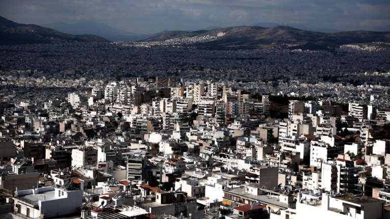 Νομοσχέδιο Χατζηδάκη: Τι αλλάζει σε χρήσεις γης, συντελεστές δόμησης και οικοδομικές άδειες - Η πρόβλεψη για τα αυθαίρετα