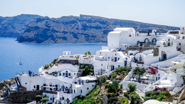 Στο Airbnb στρέφονται οι Έλληνες για τις διακοπές τους: Τα 10 πιο επιθυμητά καταλύματα και οι οικονομικοί προορισμοί