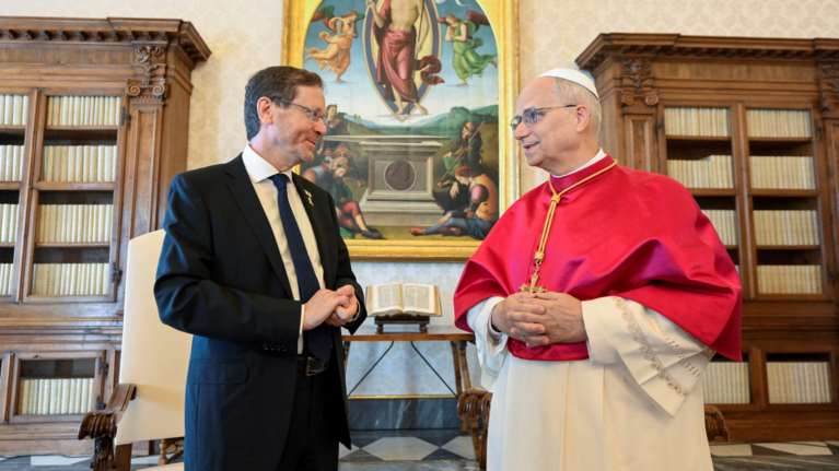 Βατικανό: Ο Πάπας Λέων συναντήθηκε με τον πρόεδρο του Ισραήλ και του μίλησε για την &quot;τραγική κατάσταση στη Γάζα&quot;